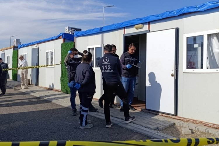 Konteynerde yalnız başına yaşayan adam &ouml;l&uuml; bulundu!