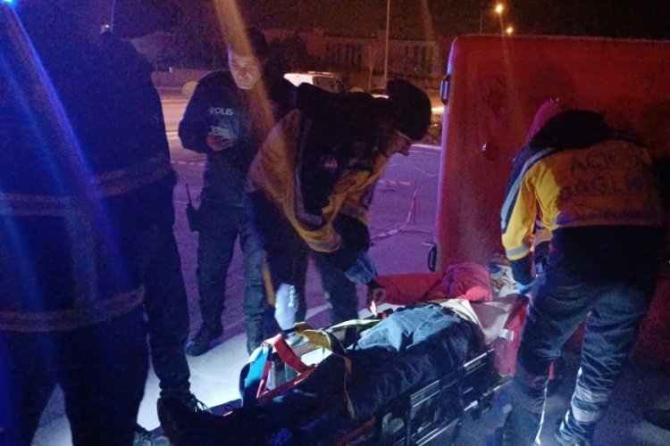 Binanın 4'&uuml;nc&uuml; katından atlayan şahıs hava yastığı sayesinde kurtuldu