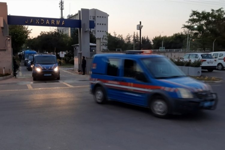 32 su&ccedil; kaydı bulunan su&ccedil; makinesi sahte kimlik basarken yakalandı
