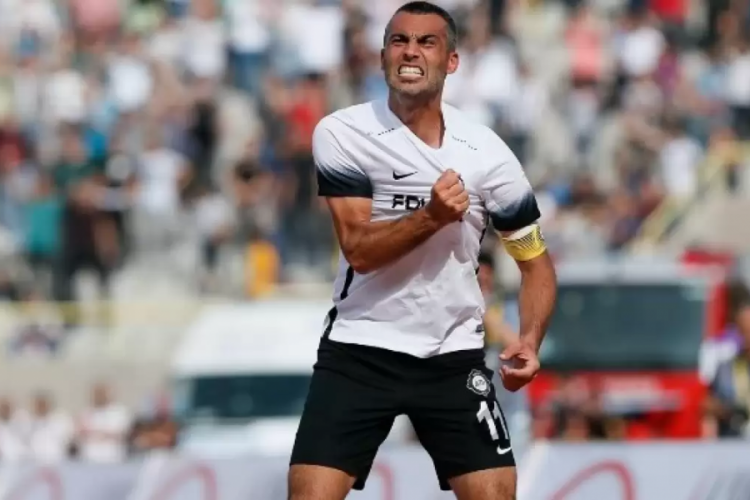 Altay'ın en golc&uuml;s&uuml; 43 yaşındaki Murat Ulu&ccedil;