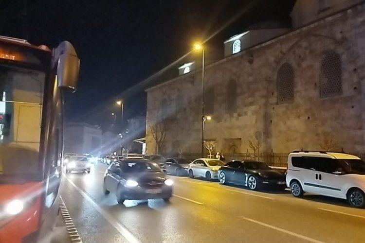 Yılın ilk saatlerinde Bursalılar Ulucami'ye akın etti 