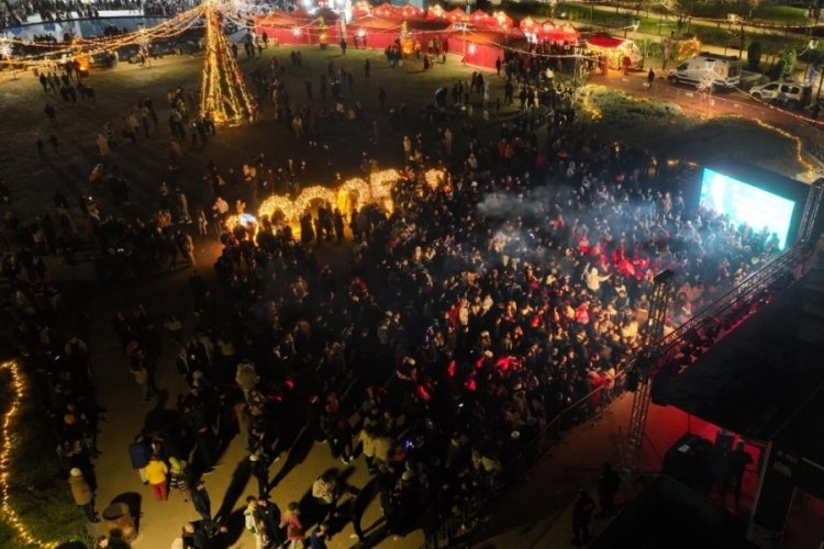 Bursa Yeni Yıl Meydanı'nda yılbaşı coşkusu