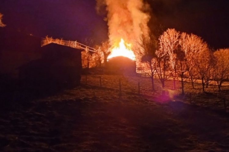 Yılbaşı gecesi yangın kabusu: Evi küle döndü, yaralı kurtuldu