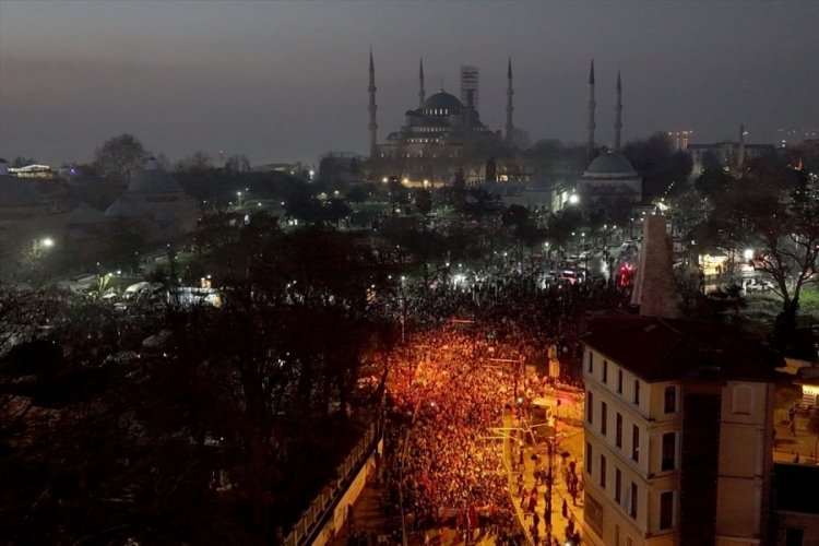 Filistin'e destek için on binlerce kişinin Galata Köprüsü'ne yürüyüşü başladı
