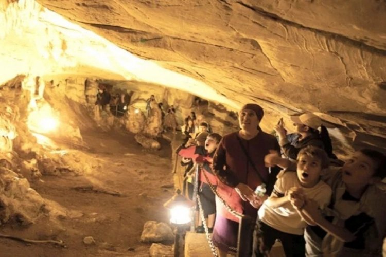 Kırklareli'de yarasalı Dupnisa Mağarası'na turist akını