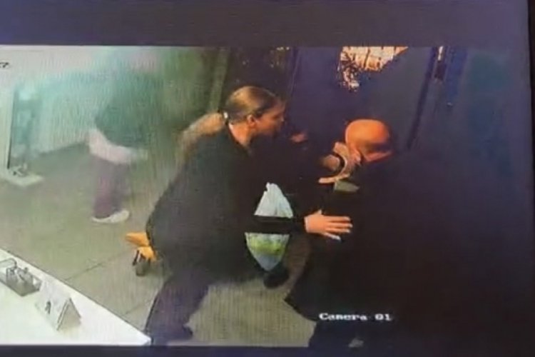 Bursa'da çocuklarının yanında diş hekimini bıçaklayan anne tutuklandı