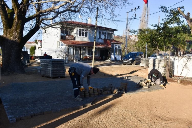 Bursa Gemlik Belediyesi'nin yolları ve meydanları yenileniyor