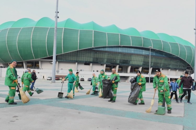 Stadyumun temizliğine Osmangazi desteği