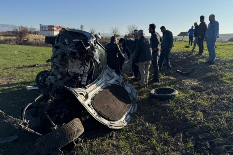 Takla atan otomobil hurdaya döndü: 2 yaralı