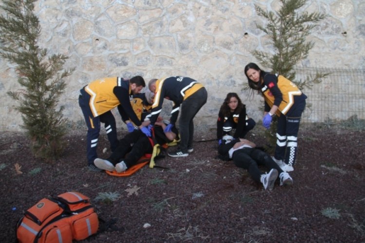 Konya'da seyir tepesinde fotoğraf çekmek isterken düşen 2 kişi yaralandı