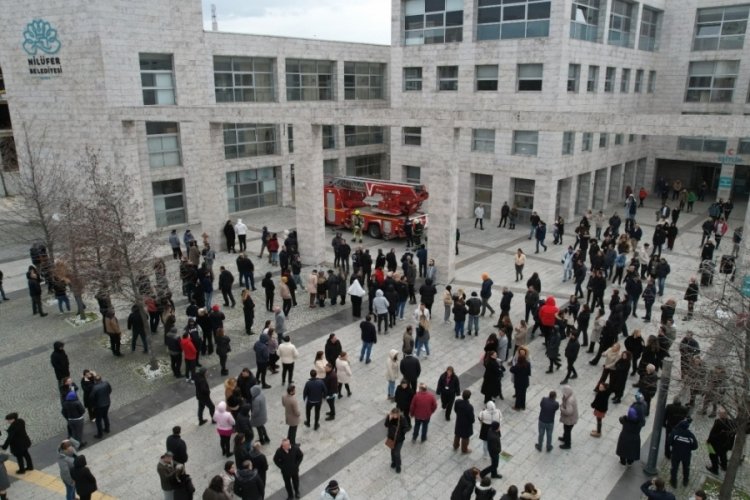 Bursa'da gerçeği aratmayan tatbikat! Sirenler çalınca apar topar dışarı koştular...