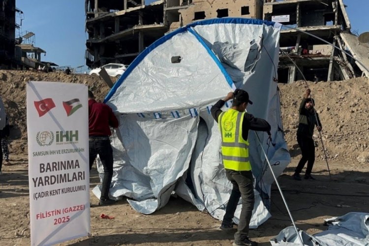 Bursa İHH, Gazze'de evleri yıkılan Filistinlilere çadır kent inşa etti