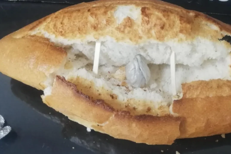 Gözaltındaki arkadaşına ekmek arasında uyuşturucu götürmüş