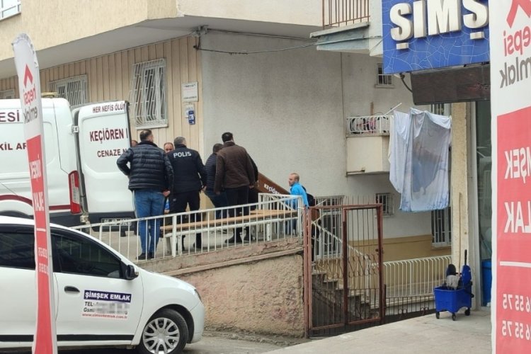 Cinnet getiren anne çocuklarını öldürdü