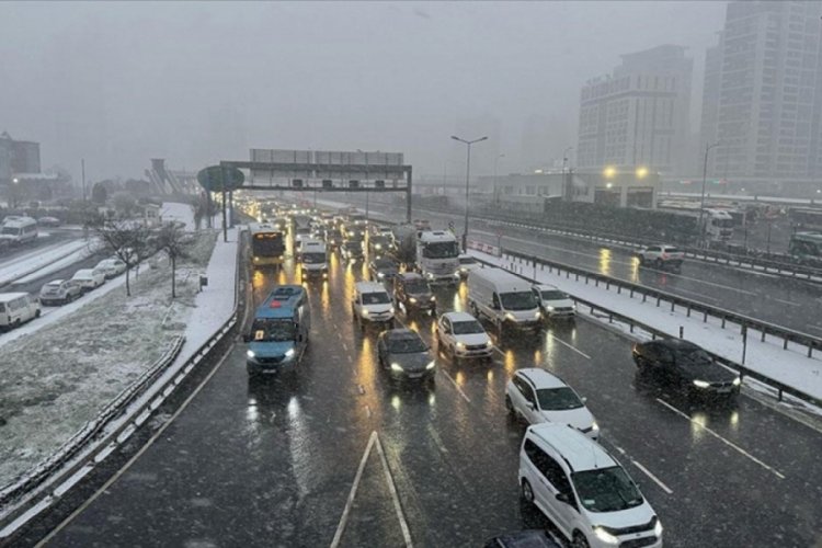 İstanbul'un bazı ilçelerinde kar yağışı etkili oldu