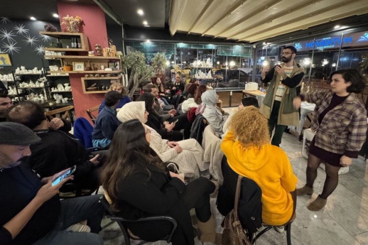 Eski sevgililerden kalan hediyeler açık artırmada satıldı
