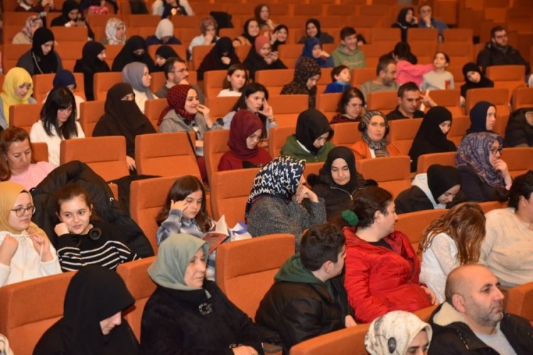 Bin Yıl tiyatro oyunu Bursa'da sahnelendi