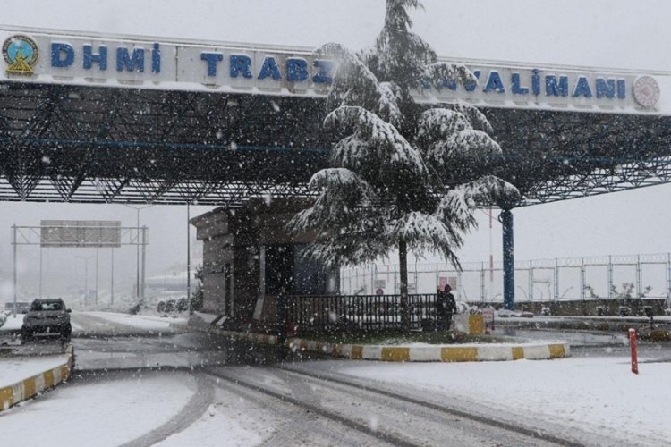 Karadeniz'de hava ulaşımına kar engeli