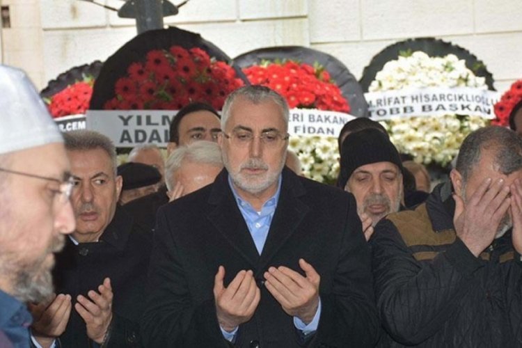 Bakan Işıkhan'ın ablası son yolculuğuna uğurlandı