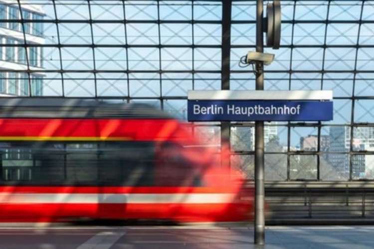 Berlin'de toplu taşımada 48 saatlik grev başladı
