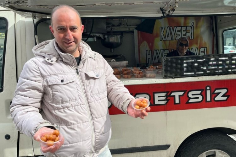 3 yıldır çekişmeli süren boşanma davası sonuçlanınca lokma dağıttı
