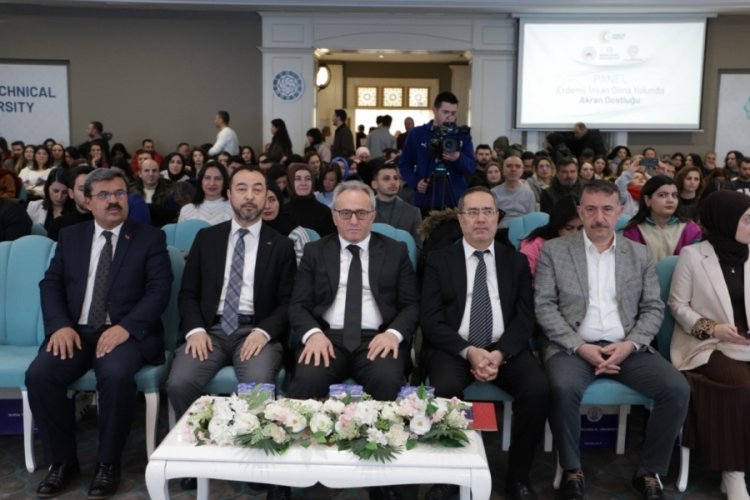Bursa'da Erdemli İnsan Olma Yolunda Akran Dostluğu paneli gerçekleşti