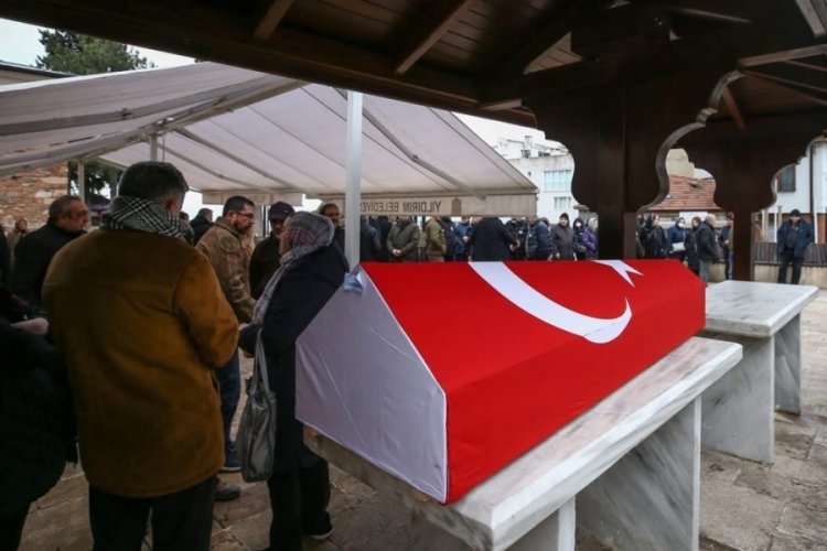 Usta oyuncunun Bursa'daki cenaze töreninde şok eden görüntü!