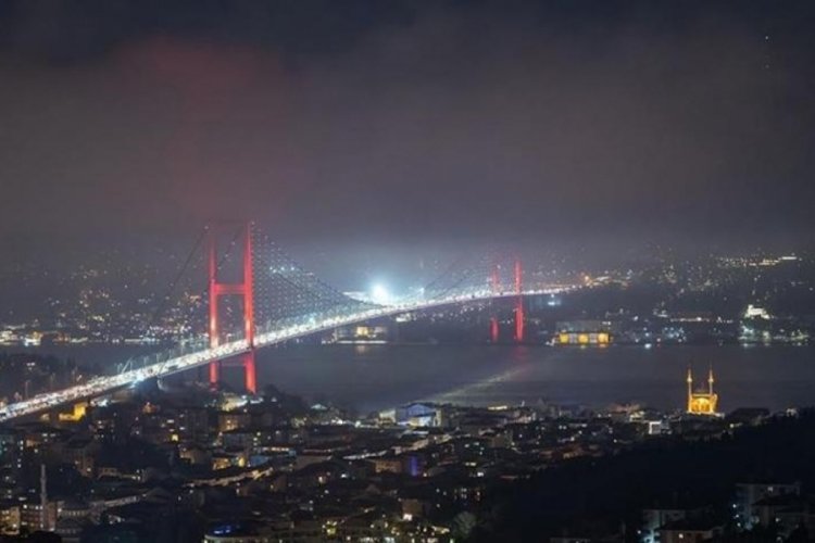 İstanbul Boğazı'nda gemi trafiği sis sebebiyle durduruldu