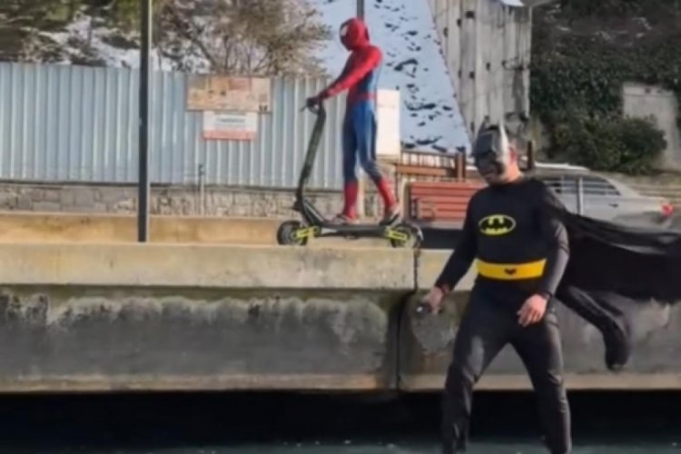İstanbul'da ilginç görüntü: Bir yanda Batman bir yanda Spider Man