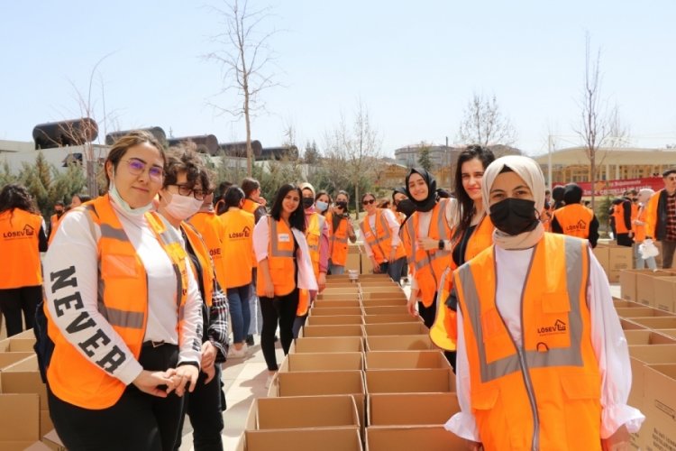 LÖSEV'den mutluluk kolisi! "Ramazanda binlerce aileye ulaşacak"