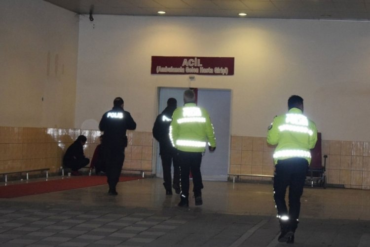 Kontrolden çıkan araç bahçeye düştü: Yaralılar var
