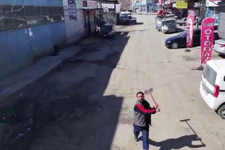 Dronu görünce panikledi! Süpürgeyle kovaladı...