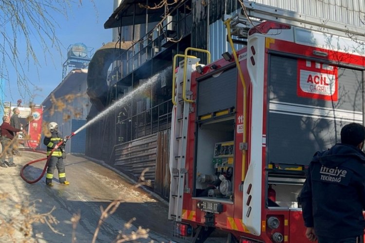 Deri fabrikasında korkutan yangın