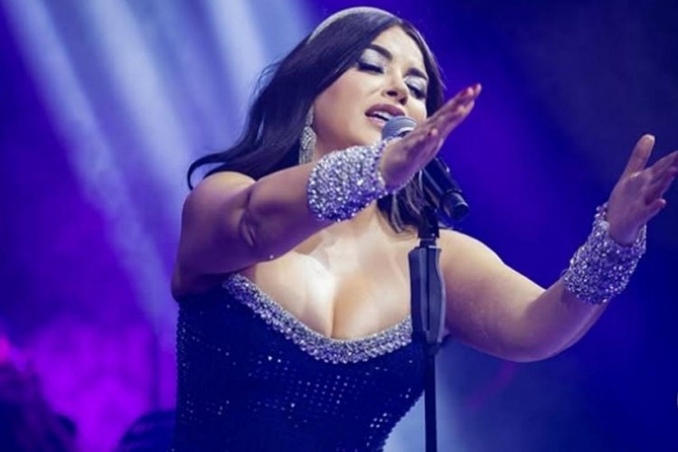 Şarkıcı Zara cesur seçimleriyle konuşuluyordu! Son sahne kıyafeti olay oldu