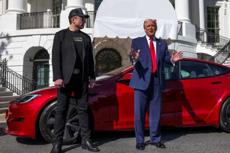 Trump'tan Elon Musk'a tam destek! Tesla satın aldı