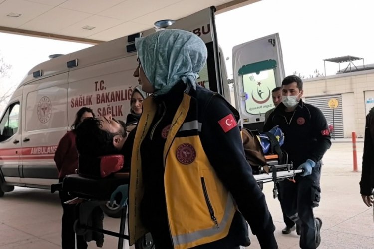 Bursa'da feci kaza! Bacaklarından traktör geçti