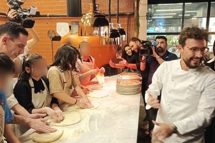 Bursa'da Danilo Şef, kimsesiz çocuklara pizza yaptı!