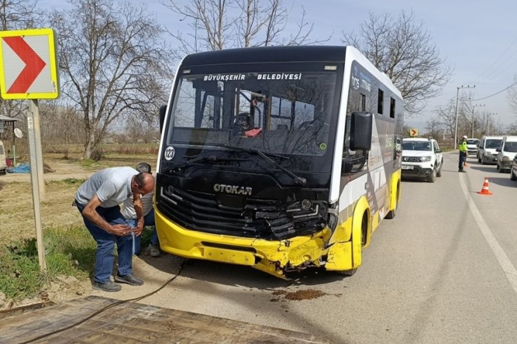 Bursa'da halk otobüsü kazası: Kafa kafaya!