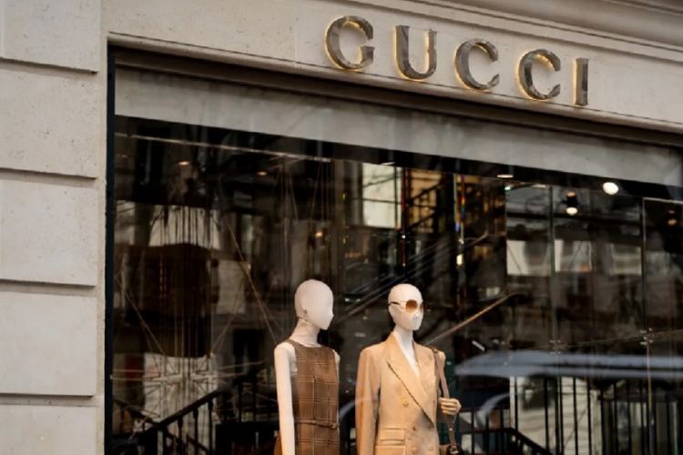 Lüks kayıp: Gucci'nin yeni tasarımcısı şirketi 3 milyar dolar eritti!