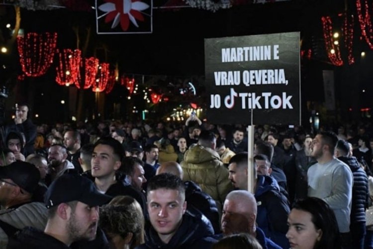 Arnavutluk'ta TikTok yasağı protesto edildi