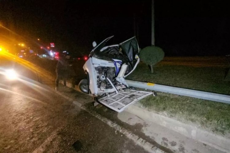 Kaza yapan araçtan geriye bu görüntü kaldı! Kağıt gibi ezildi 