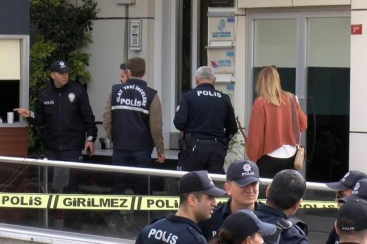 Patronunun odasına gizli kamera yerleştirdi: Silahlar patladı!