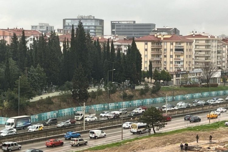 Bursa'da yağmurlu hava geri döndü! Trafik durma noktasına geldi