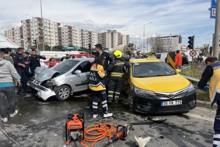 Aydın'da taksi ile otomobil çarpıştı: 2 yaralı