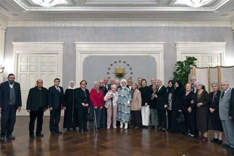 Erdoğan'dan eşi Emine Erdoğan'ın yaşlılarla iftarına sürpriz ziyaret