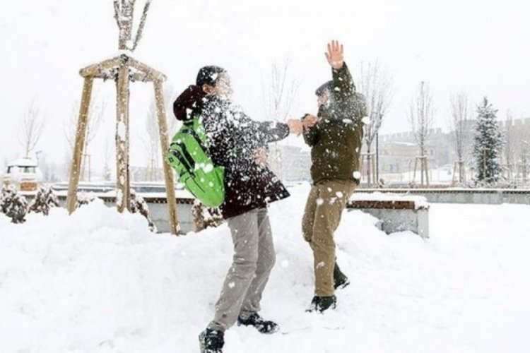 Birçok kentte kar yağışı başladı! Bugün okullar tatil mi? (19 Mart Çarşamba)