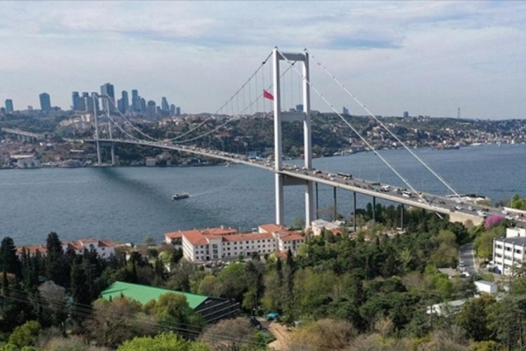 İstanbul Boğazı'nda gemi trafiği askıya alındı