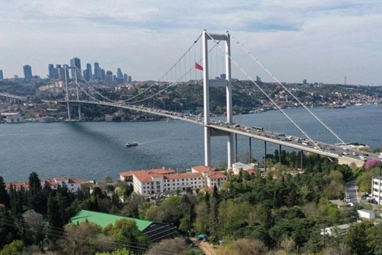 İstanbul Boğazı'nda gemi trafiği çift yönlü askıya alındı 