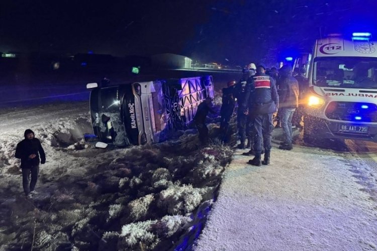 Aksaray'da otobüs devrildi: 20 kişi yaralandı