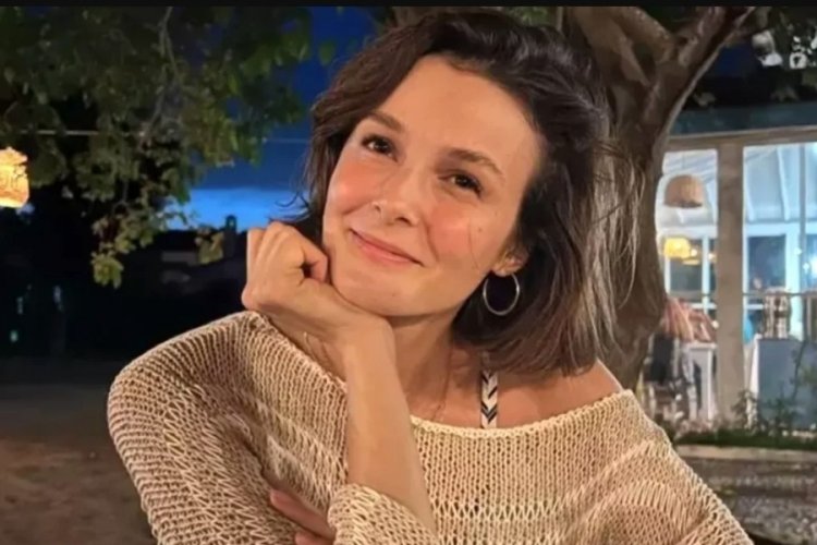 Büşra Develi güzeliğiyle büyüledi